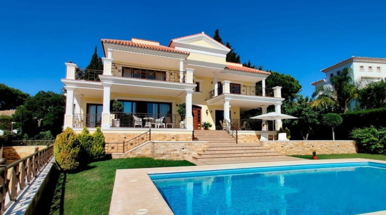 Villas(5) - Lujosa villa de estilo andaluz