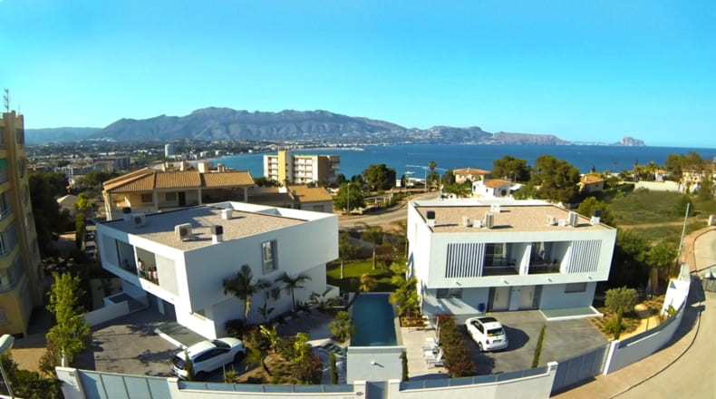 Moderna villa con elegancia contemporánea